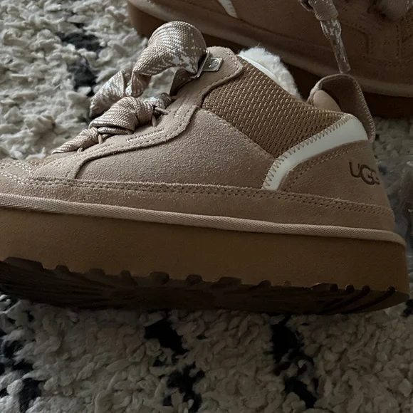 UGG Beige Sneakers with Checkered Laces - Picture 6 of 6